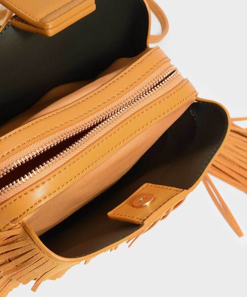 CHARLES & KEITH(チャールズ & キース)の「フリンジディテールバケツバッグ / FRINGE DETAIL BUCKET BAG(ショルダーバッグ・レディース・マスタード/ピンク系その他/プラム/ダークグリーン・S)」の13枚目の写真