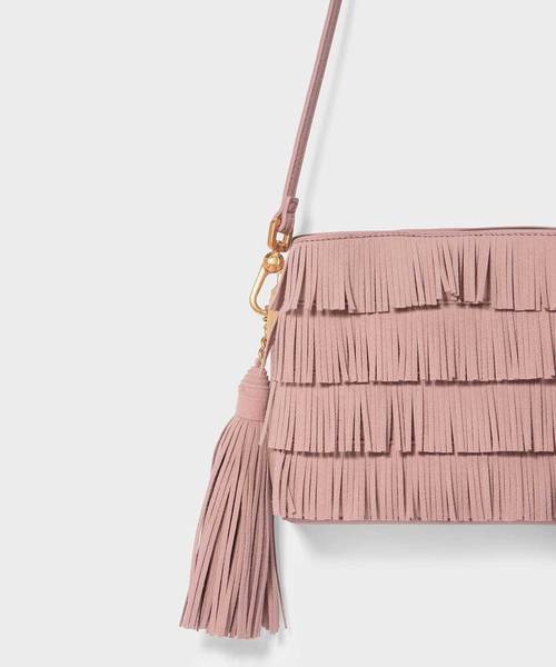 CHARLES & KEITH(チャールズ & キース)の「フリンジディテールバケツバッグ / FRINGE DETAIL BUCKET BAG(ショルダーバッグ・レディース・マスタード/ピンク系その他/プラム/ダークグリーン・S)」の14枚目の写真