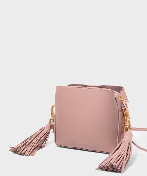 CHARLES & KEITH(チャールズ & キース)の「フリンジディテールバケツバッグ / FRINGE DETAIL BUCKET BAG(ショルダーバッグ・レディース・マスタード/ピンク系その他/プラム/ダークグリーン・S)」の15枚目の写真