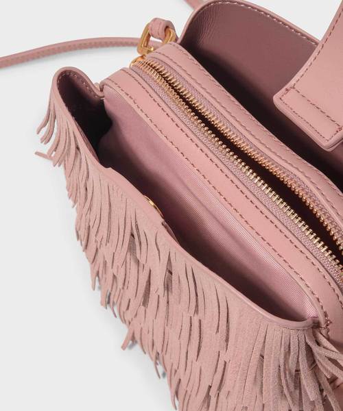CHARLES & KEITH(チャールズ & キース)の「フリンジディテールバケツバッグ / FRINGE DETAIL BUCKET BAG(ショルダーバッグ・レディース・マスタード/ピンク系その他/プラム/ダークグリーン・S)」の16枚目の写真