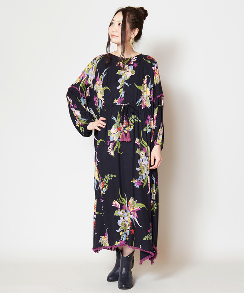 チャイハネ（チャイハネ）の「【チャイハネ】ボタニカルフラワーワンピース（ワンピース・レディース・ブラック/オレンジ/ターコイズブルー・FREE）」の2枚目の写真