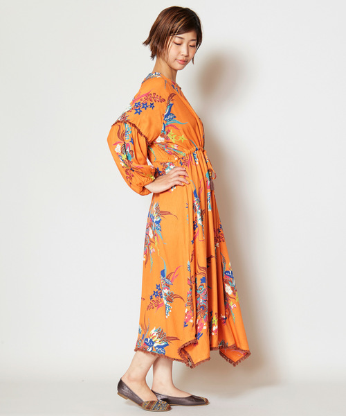 チャイハネ（チャイハネ）の「【チャイハネ】ボタニカルフラワーワンピース（ワンピース・レディース・ブラック/オレンジ/ターコイズブルー・FREE）」の4枚目の写真