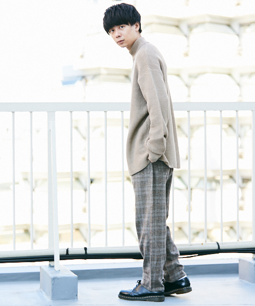 kutir（クティール）の「ワッフルニットハーフジップビッグトップス（ニット/セーター・メンズ・ホワイト/ブラック/ダークブラウン/ベージュ・MEDIUM/LARGE）」の21枚目の写真