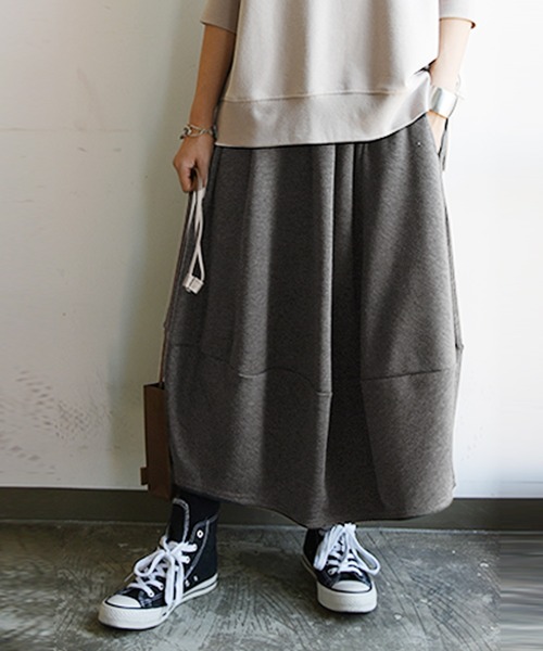 and it_(アンドイット)の「あったか裏起毛ふんわりバルーンスカート(スカート・レディース・ブラック/ネイビー/モカ/杢グレー/キャメル/マスタード/ワイン/カーキ/チャコールグレー/ブラウン・M/L/M-Long/L-Long)」の2枚目の写真