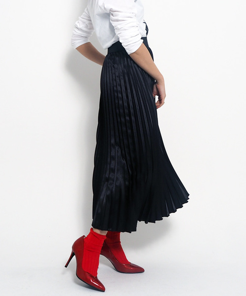 Narcissus(ナルシス)の「【cheap!!by vaNite】サテンプリーツスカート(スカート・レディース・ブラック/パープル/ピンク/シルバー/グリーン・FREE)」の2枚目の写真