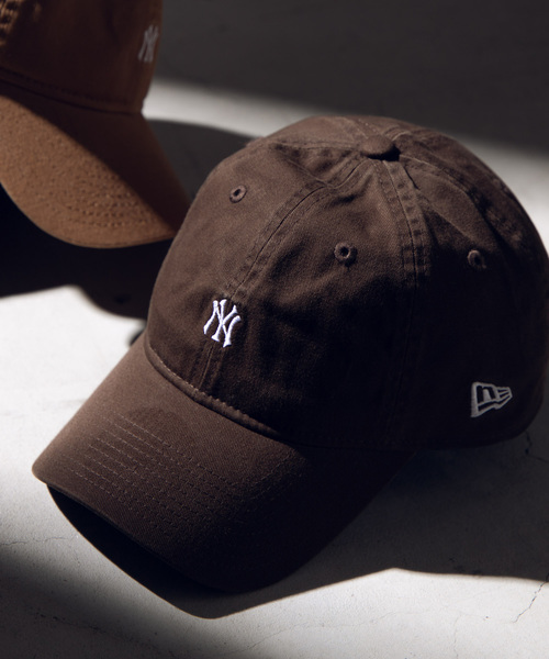 NEW ERA（ニューエラ）の「∴WEGO/NEW ERA 別注ミニロゴ9TWENTY（キャップ・メンズ・ダークベージュ/カーキ/ブラック/ネイビー/ダークグリーン/ベージュ・FREE）」の6枚目の写真