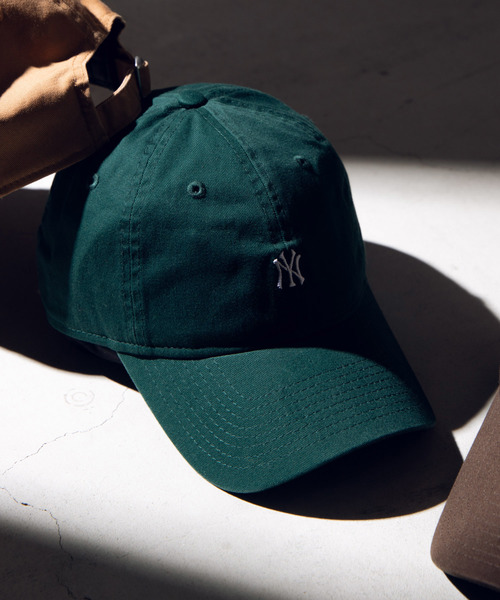 NEW ERA（ニューエラ）の「∴WEGO/NEW ERA 別注ミニロゴ9TWENTY（キャップ・メンズ・ダークベージュ/カーキ/ブラック/ネイビー/ダークグリーン/ベージュ・FREE）」の5枚目の写真