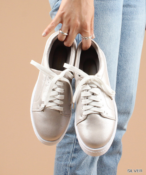 RANDA（ランダ）の「ストレスフリー/軽量ローカットスニーカー（スニーカー・レディース・ホワイト/シルバー/その他・S/M/L/LL）」の3枚目の写真