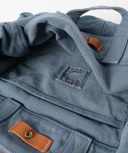 Butler Verner Sails(バトラーヴァーナーセイルス)の「反応染ポストマンショルダー(ショルダーバッグ・メンズ・ネイビー/ブルー系その他/キャメル・FREE)」の6枚目の写真