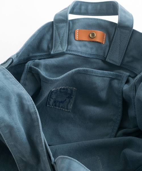 Butler Verner Sails(バトラーヴァーナーセイルス)の「反応染ポストマンショルダー(ショルダーバッグ・メンズ・ネイビー/ブルー系その他/キャメル・FREE)」の11枚目の写真