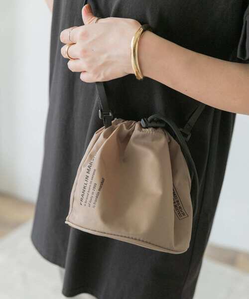 FRANKLIN & MARSHALL（フランクリンマーシャル）の「F&M 巾着バッグ（ショルダーバッグ・メンズ・オレンジ/ベージュ/ブラック・-）」の5枚目の写真