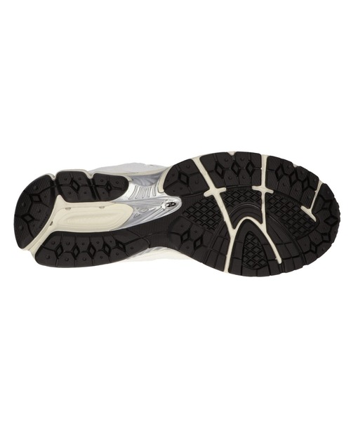 NEW BALANCE(ニューバランス)の「◆【NEW BALANCE / ニューバランス】 ML2002RQ(スニーカー・メンズ・ホワイト・26cm/27cm/28cm/25.5cm/26.5cm/27.5cm)」の2枚目の写真