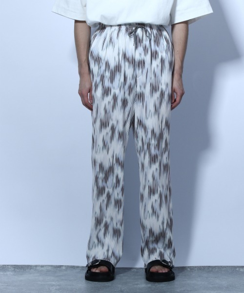 HARE(ハレ)の「アブストラクトストライププリーツパンツ(HARE)(その他パンツ・メンズ・ホワイト系その他/ブラック系その他/レッド系その他・FREE)」の11枚目の写真