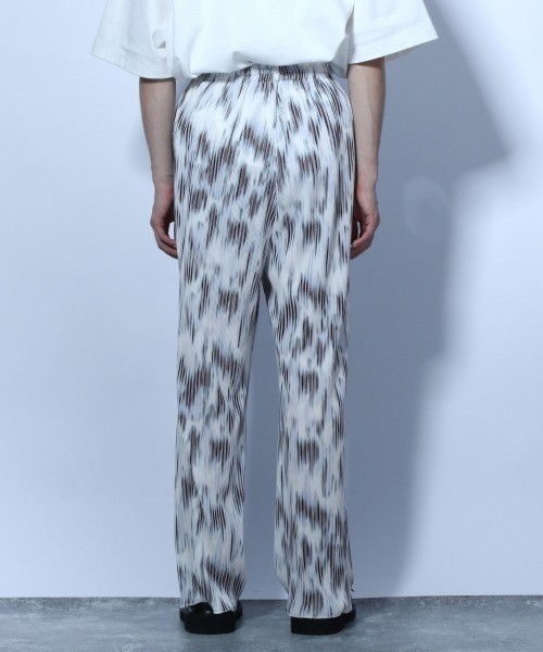HARE(ハレ)の「アブストラクトストライププリーツパンツ(HARE)(その他パンツ・メンズ・ホワイト系その他/ブラック系その他/レッド系その他・FREE)」の13枚目の写真