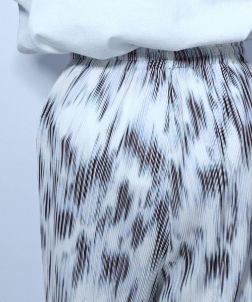 HARE(ハレ)の「アブストラクトストライププリーツパンツ(HARE)(その他パンツ・メンズ・ホワイト系その他/ブラック系その他/レッド系その他・FREE)」の17枚目の写真