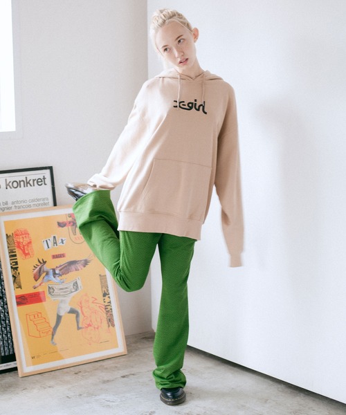 X-girl（エックスガール）の「THICK RUBBER MILLS LOGO SWEAT HOODIE（パーカー・レディース・ライトブルー/ブラック/ベージュ/パープル・S/M/L/XL）」の22枚目の写真