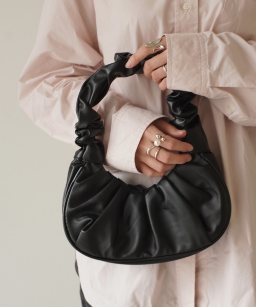 ammy.（エイミードット）の「【 ammy. / エイミードット 】 ギャザー ハンドル ミニ ハンドバッグ（ハンドバッグ・レディース・ブラック/ホワイト・FREE）」の2枚目の写真