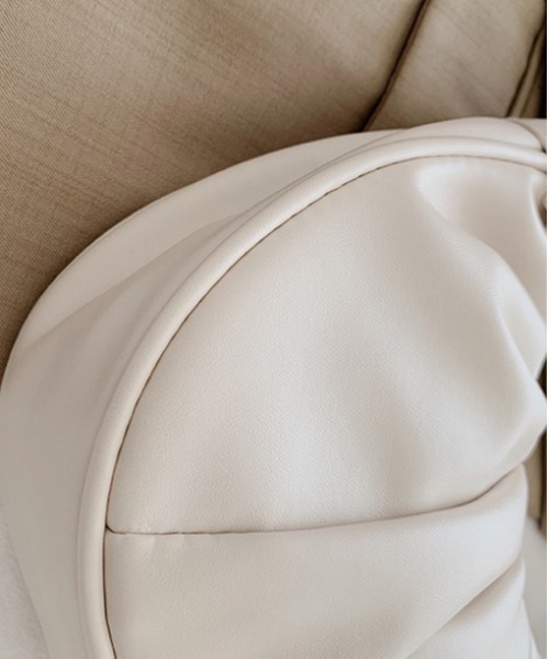 ammy.（エイミードット）の「【 ammy. / エイミードット 】 ギャザー ハンドル ミニ ハンドバッグ（ハンドバッグ・レディース・ブラック/ホワイト・FREE）」の4枚目の写真