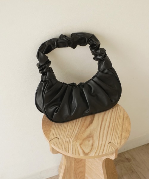 ammy.（エイミードット）の「【 ammy. / エイミードット 】 ギャザー ハンドル ミニ ハンドバッグ（ハンドバッグ・レディース・ブラック/ホワイト・FREE）」の9枚目の写真