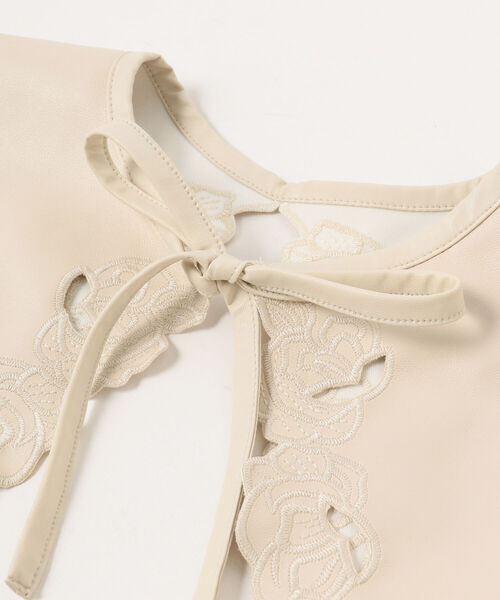 Ray BEAMS（レイビームス）の「Ray BEAMS / フェイクレザー カットワーク 付け襟（付け襟・レディース・ブラック/ナチュラル・ONE SIZE）」の4枚目の写真