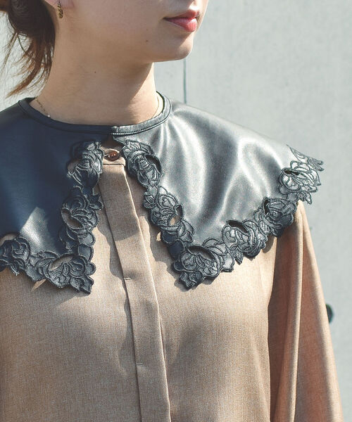 Ray BEAMS（レイビームス）の「Ray BEAMS / フェイクレザー カットワーク 付け襟（付け襟・レディース・ブラック/ナチュラル・ONE SIZE）」の6枚目の写真