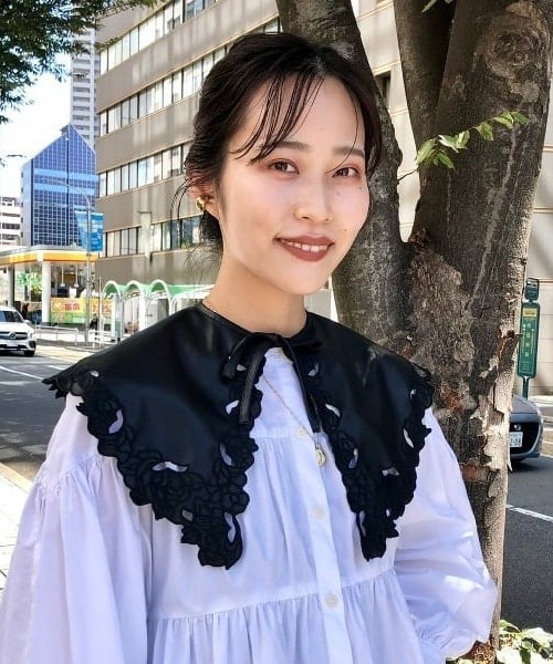 Ray BEAMS（レイビームス）の「Ray BEAMS / フェイクレザー カットワーク 付け襟（付け襟・レディース・ブラック/ナチュラル・ONE SIZE）」の10枚目の写真