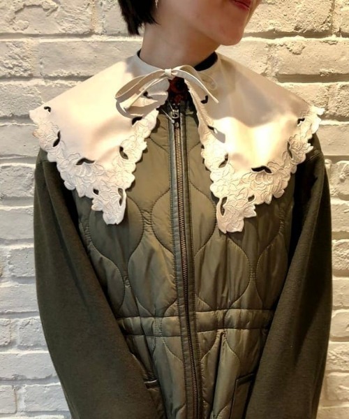 Ray BEAMS（レイビームス）の「Ray BEAMS / フェイクレザー カットワーク 付け襟（付け襟・レディース・ブラック/ナチュラル・ONE SIZE）」の9枚目の写真