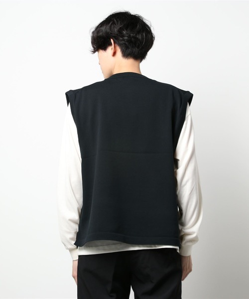CRAFT STANDARD BOUTIQUE(クラフトスタンダードブティック)の「ライトニットベスト+長袖カットTEE *(ベスト・メンズ・ブラック/ベージュ/グレー・M/L)」の6枚目の写真