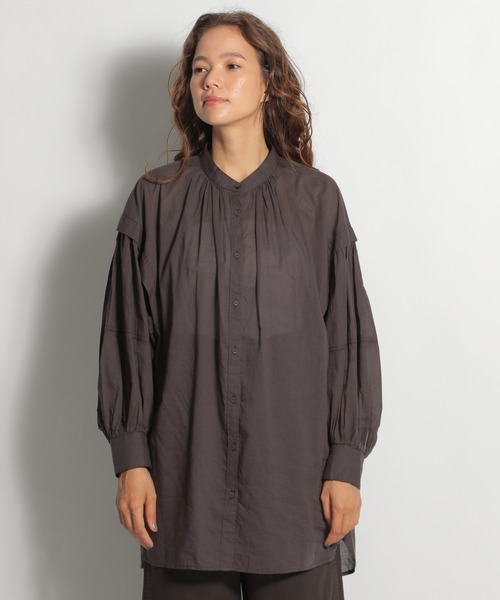 niko and...（ニコアンド）の「【9/2 ヒルナンデスOA放映アイテム】80ボイルタックロングスリーブチュニックシャツ（シャツ/ブラウス・レディース・オフホワイト/ブルー/スモーク・MEDIUM/LARGE）」の4枚目の写真