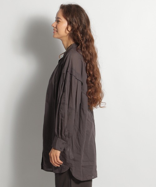 niko and...（ニコアンド）の「【9/2 ヒルナンデスOA放映アイテム】80ボイルタックロングスリーブチュニックシャツ（シャツ/ブラウス・レディース・オフホワイト/ブルー/スモーク・MEDIUM/LARGE）」の6枚目の写真