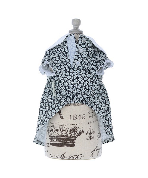 LAURA ASHLEY(ローラアシュレイ)の「LAURA ASHLEY/ローラアシュレイ/スモッキング刺繍ワンピース/犬服(ドッグウェア)(ペットウェア・レディース・ブラック/ブラウン・2L/L/S/XS/M/2M)」の13枚目の写真
