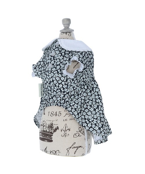 LAURA ASHLEY(ローラアシュレイ)の「LAURA ASHLEY/ローラアシュレイ/スモッキング刺繍ワンピース/犬服(ドッグウェア)(ペットウェア・レディース・ブラック/ブラウン・2L/L/S/XS/M/2M)」の12枚目の写真