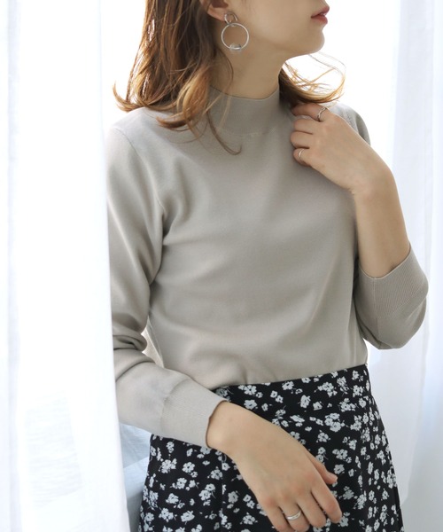 HER CLOSET（ハークローゼット）の「【shemoshelly】WEB限定プチハイネックベーシックニットプルオーバー（ニット/セーター・レディース・ブラック/ダークグリーン/ブラウン/ブルー/アイボリー/グレイッシュベージュ・M）」の5枚目の写真