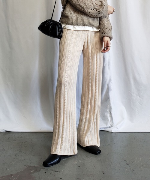 me+em select（ミームセレクト）の「クロシェプリーツニットワイドパンツ【裏地付き】（その他パンツ・レディース・ベージュ/ブラック/オートミール/イエロー/グリーン・FREE）」の3枚目の写真
