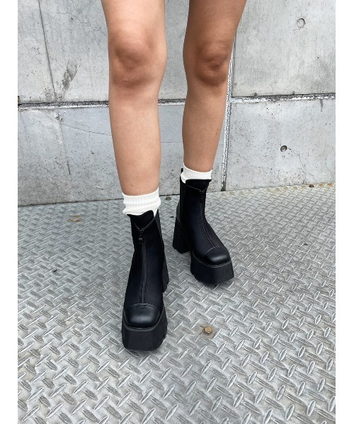 FIG&VIPER（フィグアンドバイパー）の「シャークソールZIPブーツ（ブーツ・レディース・ブラック・SMALL/MEDIUM/LARGE）」の3枚目の写真