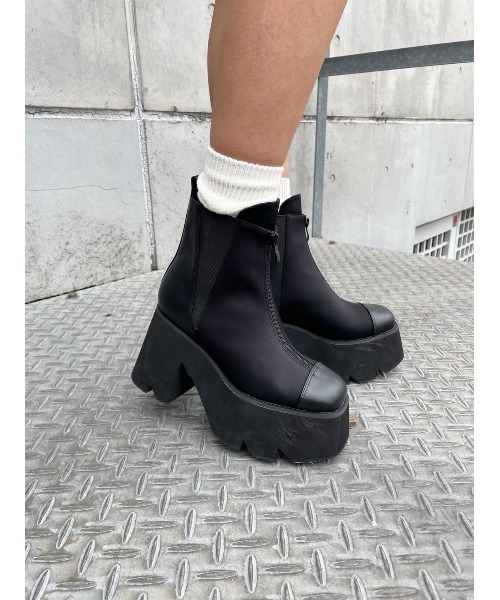 FIG&VIPER（フィグアンドバイパー）の「シャークソールZIPブーツ（ブーツ・レディース・ブラック・SMALL/MEDIUM/LARGE）」の8枚目の写真