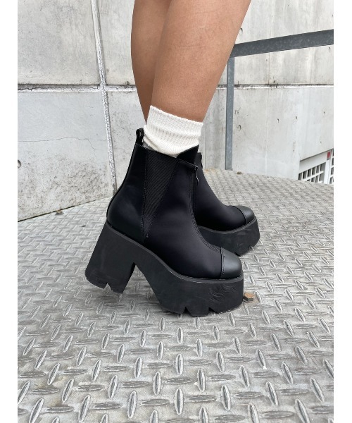 FIG&VIPER（フィグアンドバイパー）の「シャークソールZIPブーツ（ブーツ・レディース・ブラック・SMALL/MEDIUM/LARGE）」の9枚目の写真