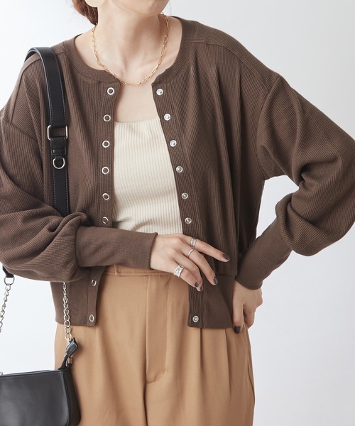 DISCOAT(ディスコート)の「【WEB限定】ワッフルショートカーディガン(カーディガン/ボレロ・レディース・ブラック/ブラウン/グリーン/グレイッシュベージュ/テラコッタ/オフホワイト/イエロー/レッド/グリーン系その他・FREE)」の1枚目の写真