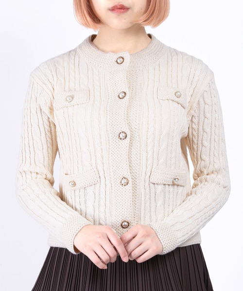 WC（ダブル シー）の「パールボタンケーブルカーディガン（カーディガン/ボレロ・レディース・ホワイト/ブラック・FREE）」の4枚目の写真
