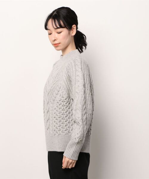 Banana Republic(バナナリパブリック)の「カシミヤ ケーブルニット クロップドセーター(ニット/セーター・レディース・ピンク/ライトグレー・S/XS/M)」の11枚目の写真
