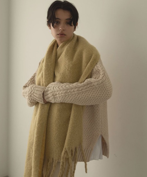 marjour(マージュール)の「BULKY MUFFLER(マフラー・レディース・アイボリー/カーキ/イエロー・FREE)」の1枚目の写真