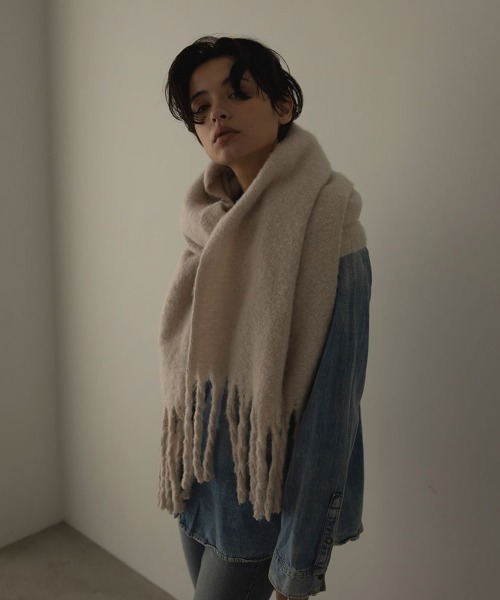 marjour(マージュール)の「BULKY MUFFLER(マフラー・レディース・アイボリー/カーキ/イエロー・FREE)」の2枚目の写真