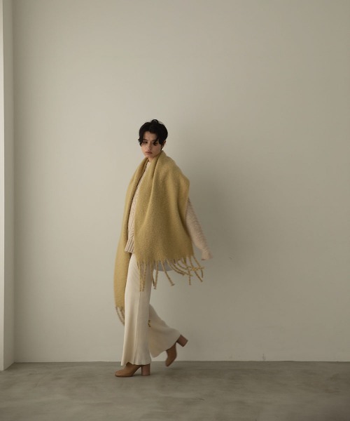 marjour(マージュール)の「BULKY MUFFLER(マフラー・レディース・アイボリー/カーキ/イエロー・FREE)」の20枚目の写真