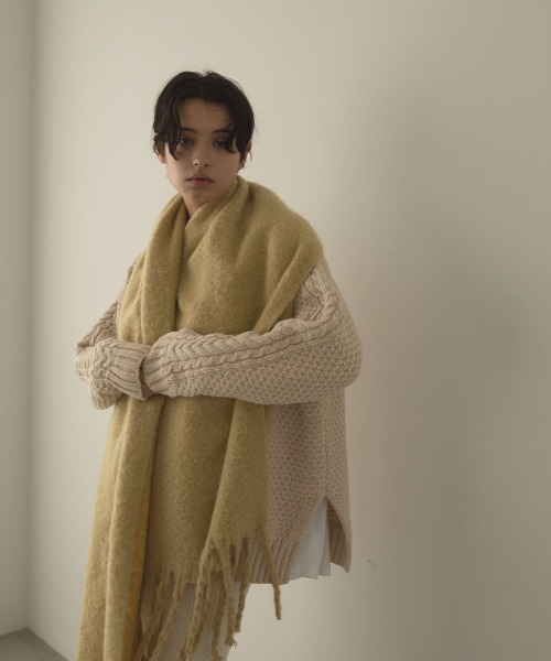 marjour(マージュール)の「BULKY MUFFLER(マフラー・レディース・アイボリー/カーキ/イエロー・FREE)」の5枚目の写真