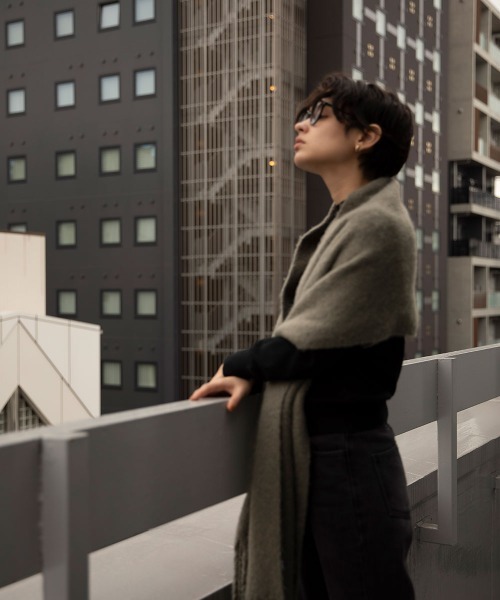 marjour(マージュール)の「BULKY MUFFLER(マフラー・レディース・アイボリー/カーキ/イエロー・FREE)」の8枚目の写真