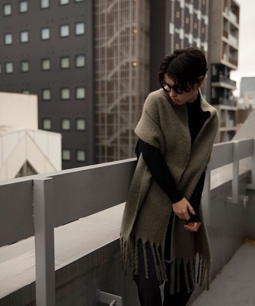 marjour(マージュール)の「BULKY MUFFLER(マフラー・レディース・アイボリー/カーキ/イエロー・FREE)」の18枚目の写真