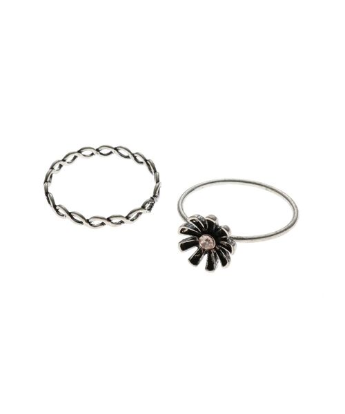 jouetie(ジュエティ)の「フラワーモチーフ2セットリング(リング・レディース・シルバー/ゴールド・FREE)」の3枚目の写真