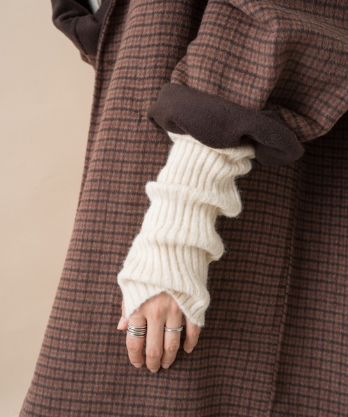 Kastane(カスタネ)の「【新色追加】ニットリブアームウォーマー(アームカバー・レディース・ブラック/グレー/アイボリー/イエロー・FREE)」の10枚目の写真