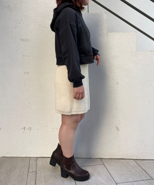 MAJESTIC LEGON（マジェスティックレゴン）の「ケーブル柄ミニニットスカート（スカート・レディース・ブラック/ブラウン/アイボリー・MEDIUM）」の21枚目の写真