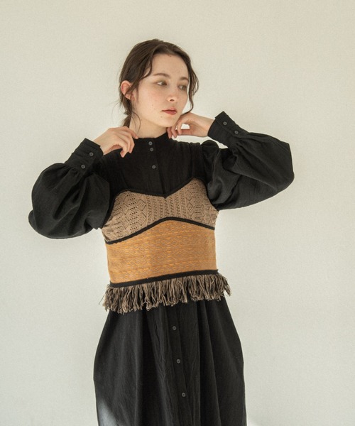 idem(イデム)の「pattern crochet bustier/クロシェ編みニットビスチェ(ベスト・レディース・ブラック/ベージュ・FREE)」の3枚目の写真